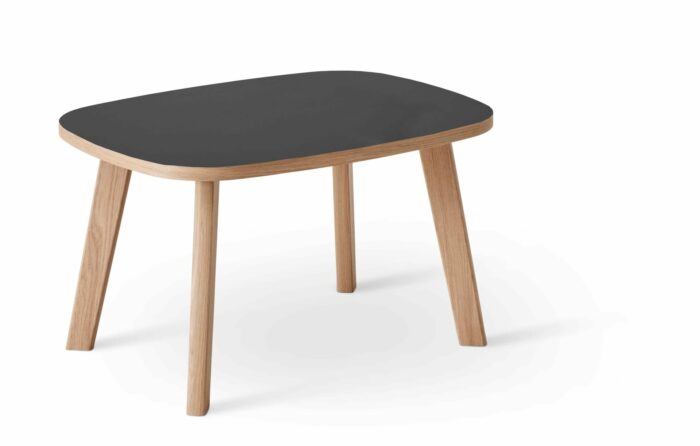 Hammel Furniture ONE sofabord 80x60 cm i sort laminat og eg – moderne dansk design med solide detaljer