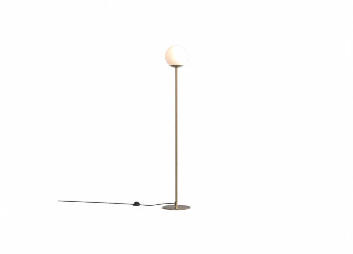 Frandsen Globe Gulvlampe i Opalglas – Eksklusiv Designerlampe med Elegant Nordisk Design